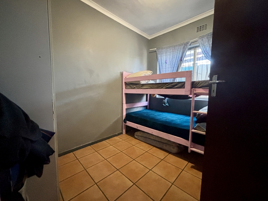 2 Bedroom Property for Sale in Oakglen Western Cape